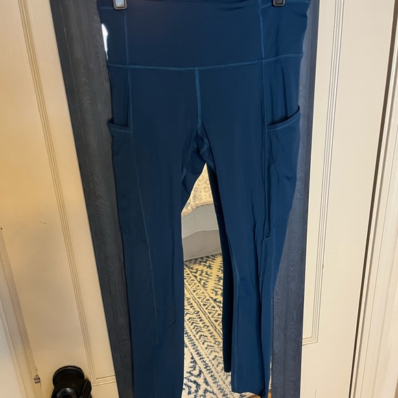 Teal 7/8 Lululemon leggings with side pockets. New without tags - Picture 2 of 5
